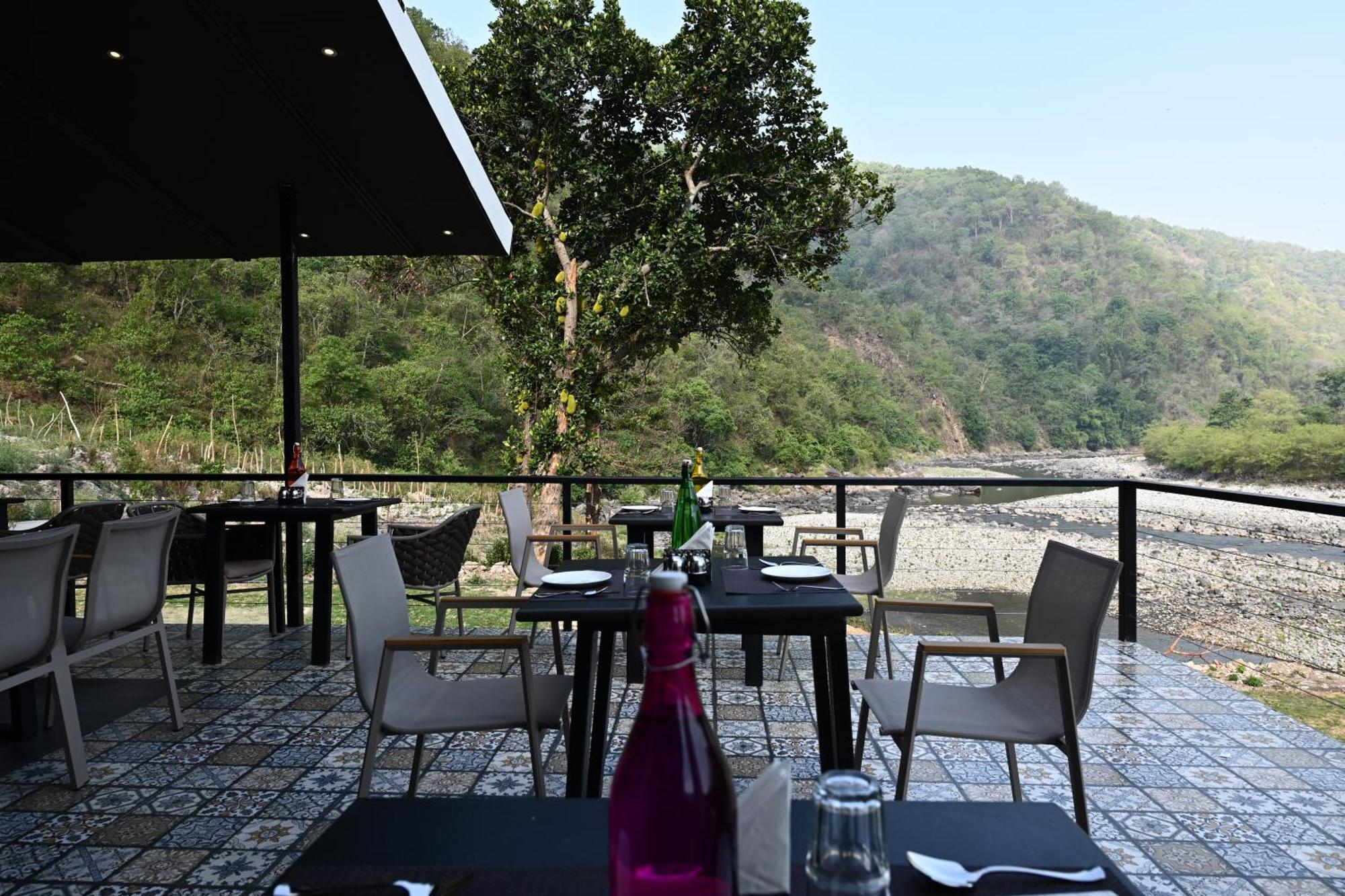 Welcomheritage Tarangi Ramganga Resort Marchula Buitenkant foto