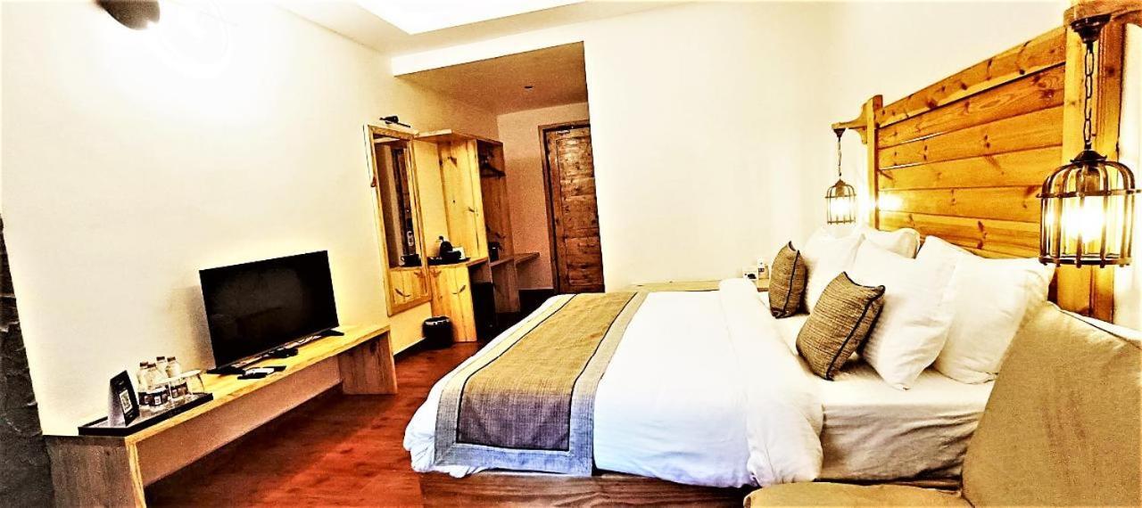 Welcomheritage Tarangi Ramganga Resort Marchula Buitenkant foto